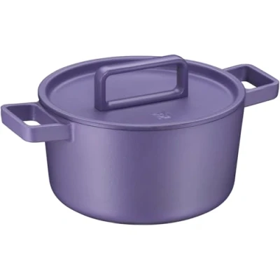 Abbildung von WMF Flavour Bräter 24 cm, Gusseisen Induktion lila, Kochgeschirr, emailliert, Topf, Gussdeckel, Schmortopf, Deckel mit Kondensationsnoppen, moderne Eleganz, violett