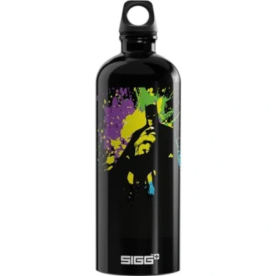 Abbildung von SIGG Alu Trinkflasche Traveller Batman Splash Klimaneutral Zertifiziert Für Kohlensäurehaltige Getränke Geeignet Auslaufsicher Federleicht BPA frei Outdoor Grau 1L
