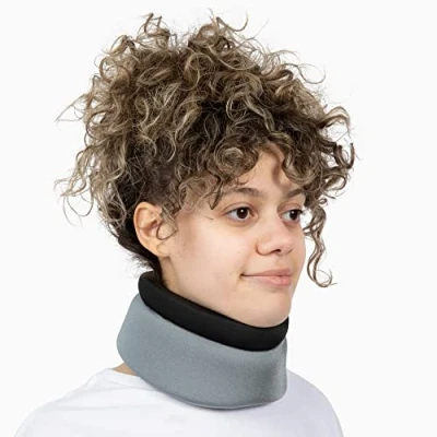 Abbildung von BraceUP Halskrause, Cervicalstütze Neck Support, Nackenstütze, Weiches Halsband für Schmerzlinderung, Schlafen, Haltung und Begradigung