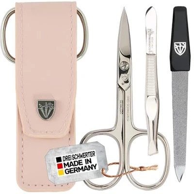 Abbildung von DREI SCHWERTER 3 tlg. Nagelpflegeset &#039;Venezia&#039; Hochwertiges Maniküre Pediküre Set IN Kunstleder Nageletui, Farbe rosa. MADE GERMANY Inhalt: Nagelschere, Pinzette, Saphirnagelfeile