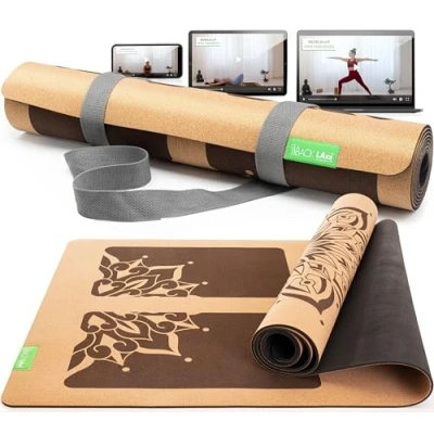 Abbildung von BACKLAXX ® Yogamatte Kork mit Naturkautschuk FAZ Testsieger 08/2024 Yoga Matte nachhaltig, schadstofffrei, rutschfest, Fitnessmatte Anti Rutsch Zonen inkl. Tragegurt, Turnmatte