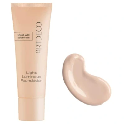 Abbildung von Artdeco Light Luminous Foundation leichte flüssige mit natürlichem Finish und Blaulicht Schutz 1 x 25 ml