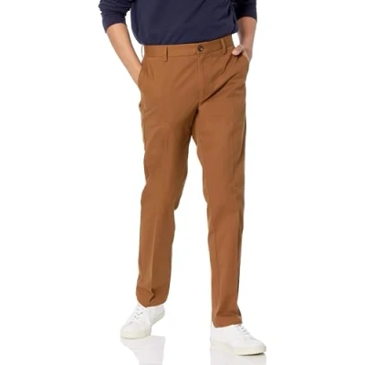 Abbildung von Amazon Essentials Herren Knitterfreie Flatfront Chinohose in schmaler Passform, Dunkles Khakibraun, 40W / 32L