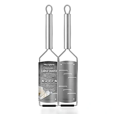 Abbildung von Microplane Große Raspel Küchenreibe für Hartkäse, Schokolade und Trüffel mit rasiermesserscharfen Edelstahlklingen aus der Professional Serie