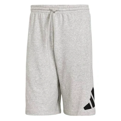Abbildung von adidas Performance Lifestyle Essentials BIG LOGO Shorts, Herren, Größe: XXL, Grauweiss