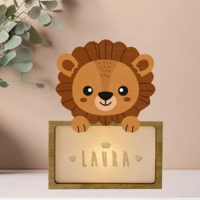 Abbildung von WONDEE Personalisierte Geschenke Baby, Nachtlicht baby Löwe, zur Geburt, Taufgeschenke für Mädchen und Jungen Nachttischlampe kinder, geschenk personalisiert